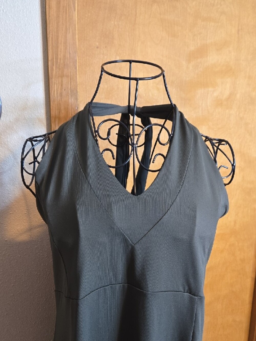 Patagonia Olive Green Sleeveless Halter V-Neck Midi Dress - Picture 3 of 8